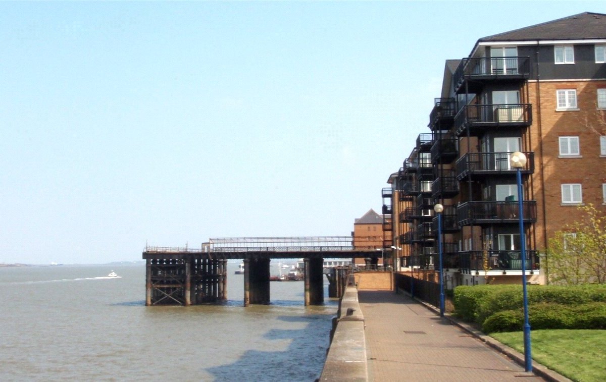 2 bedroom property to let in Baltic Wharf, Clifton Marine Parade