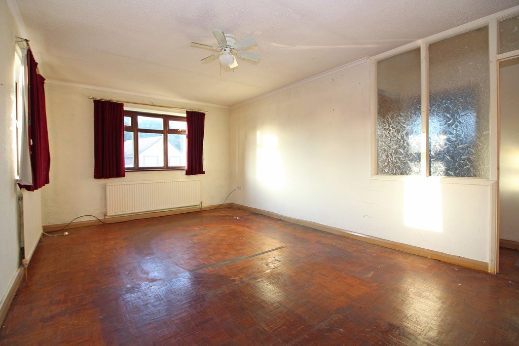 2 bedroom property for sale in Warren Drive, Mundesley £220,000