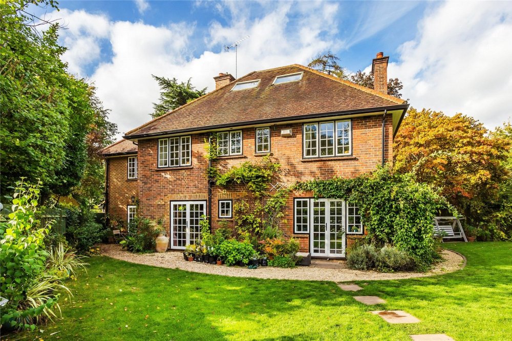 5 bedroom property for sale in Hook Heath, Woking, Surrey, GU22 Guide