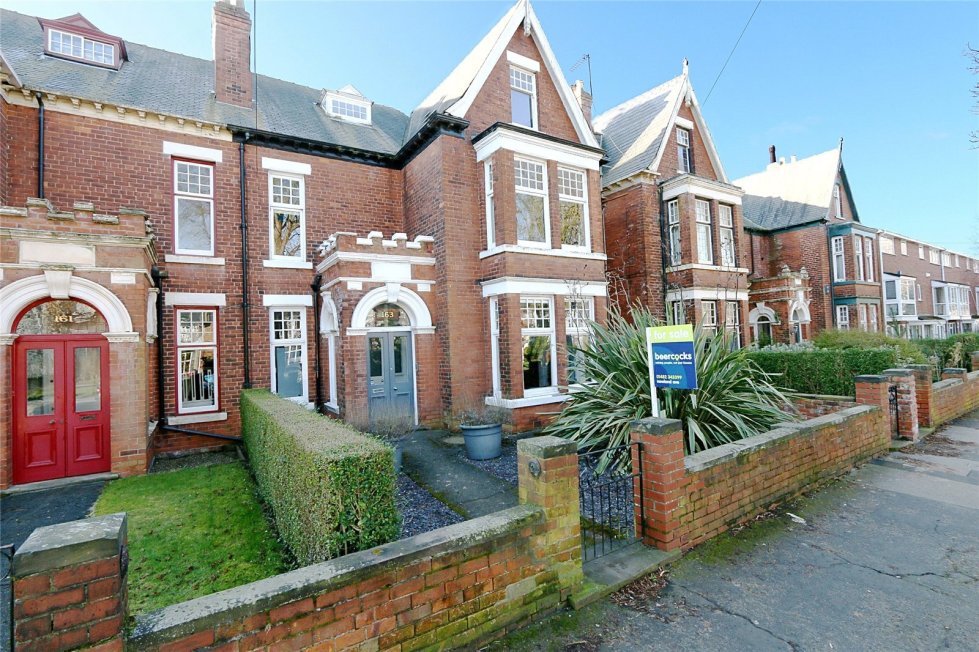 6 bedroom property in Westbourne Avenue, Hull £450,000