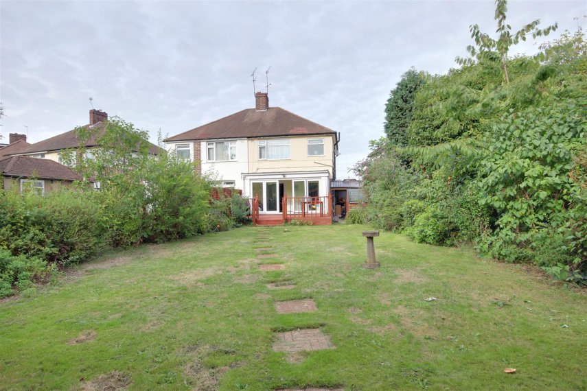 3 bedroom property for sale in Cranleigh Gardens, London Offers in