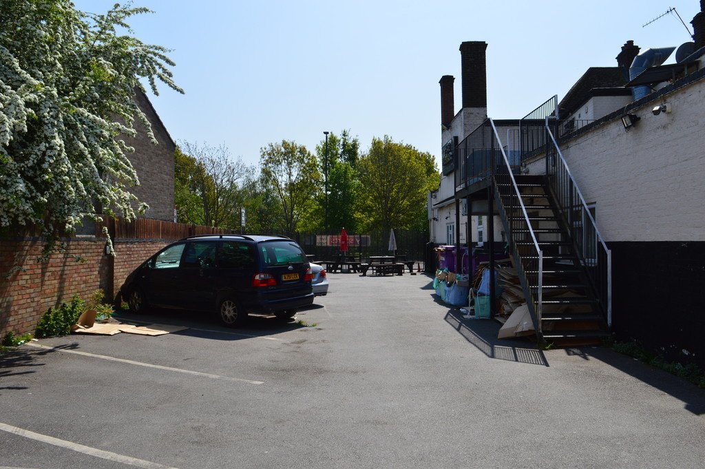 6 bedroom property for sale in Staines Road, Hounslow Price on