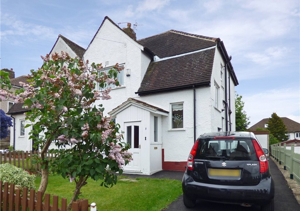 3 bedroom property for sale in Nab Wood Terrace, Shipley, West