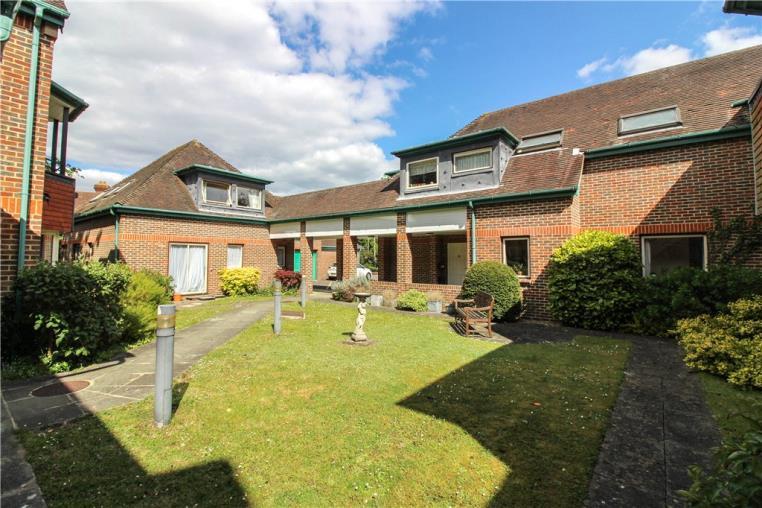 2 bedroom property for sale in Oaklands, Yateley, GU46 £235,000
