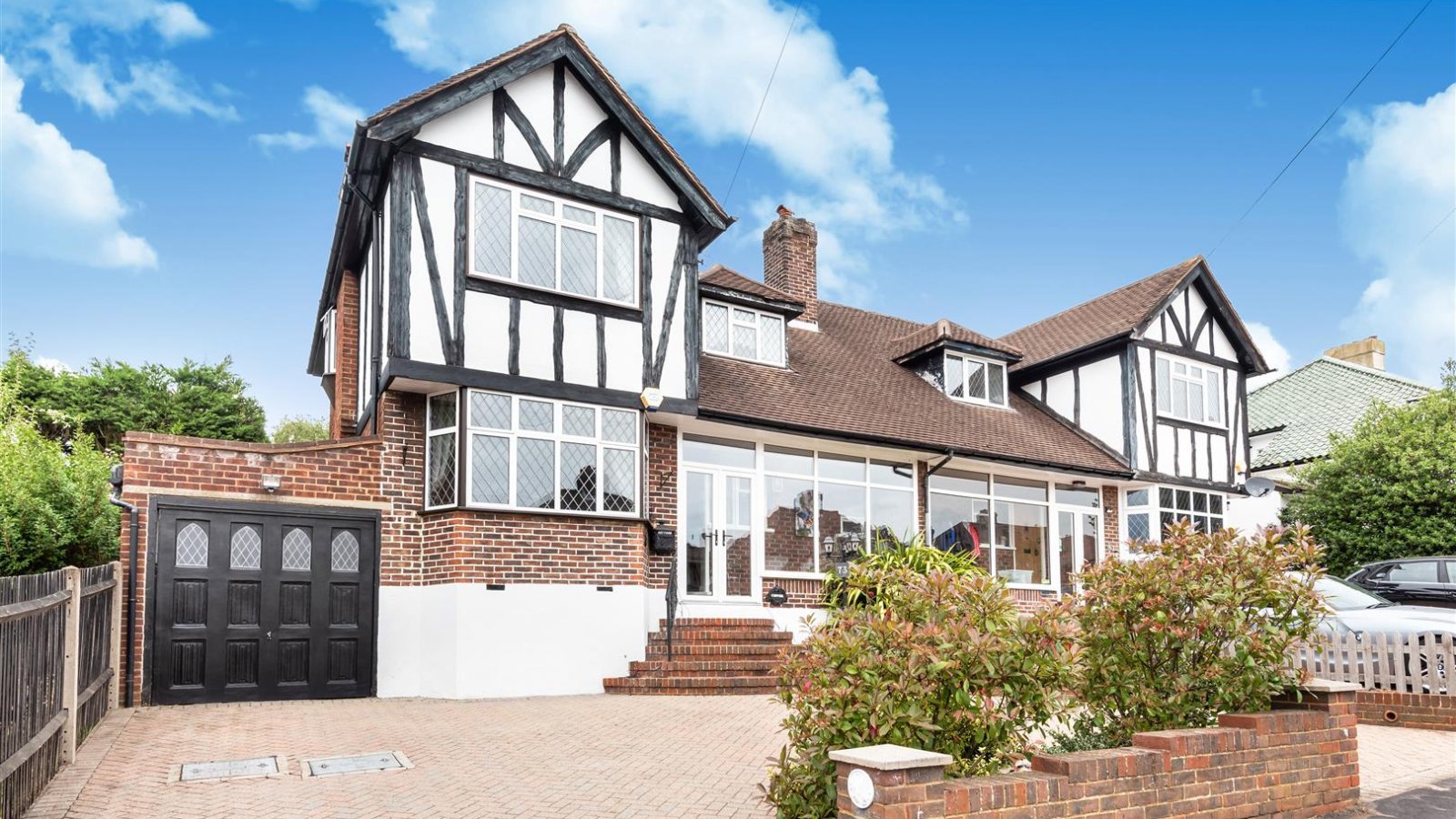 3 bedroom property for sale in Stoneleigh Park Road, Epsom Offers in