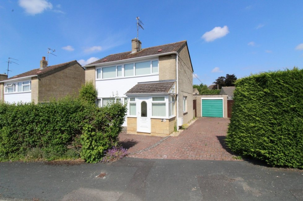 3 bedroom property for sale in Grove Orchard, Highworth Guide price £