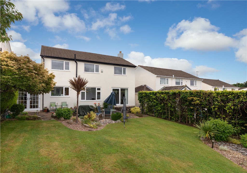 4 bedroom property for sale in Walker Wood, Baildon, Shipley, BD17 £