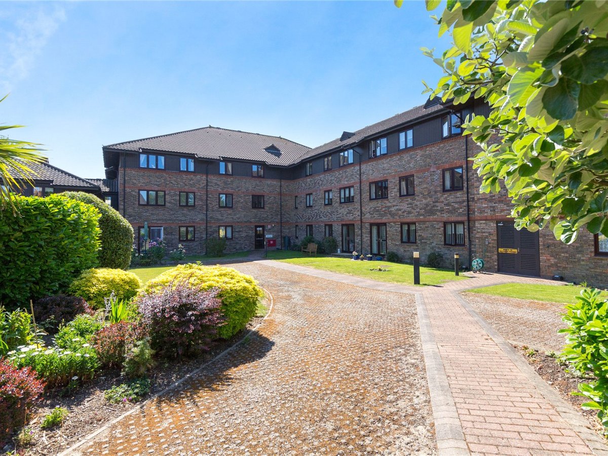 2 bedroom property for sale in Huskards, Waldegrave Gardens, Upminster