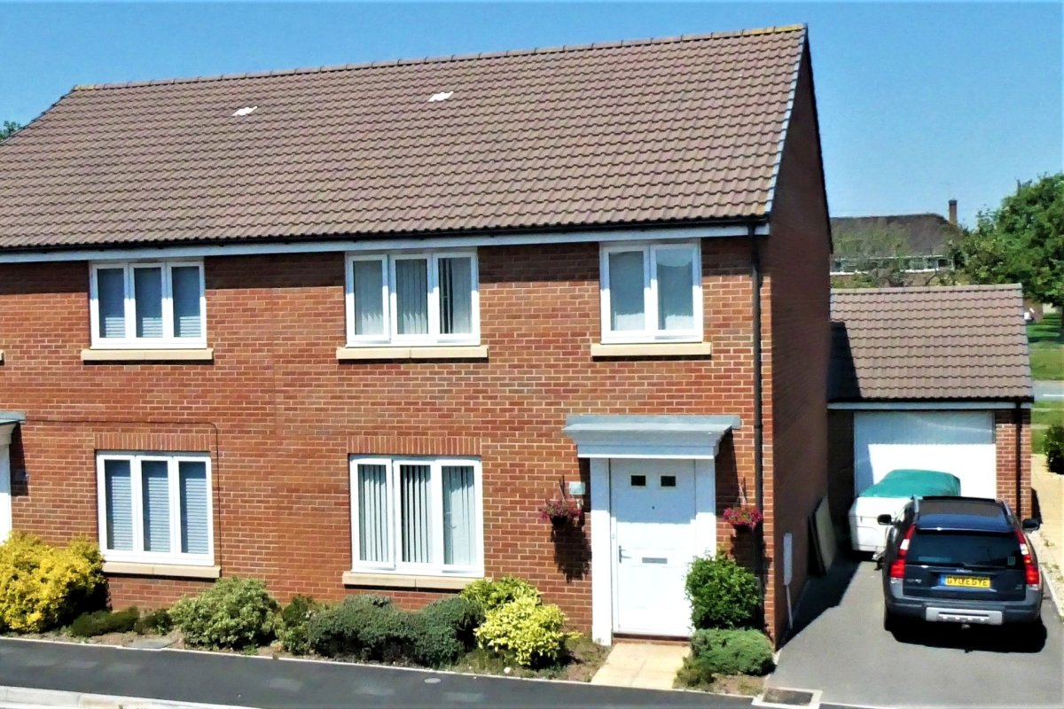 4 bedroom property for sale in Dragon Rise, Norton Fitzwarren, Taunton