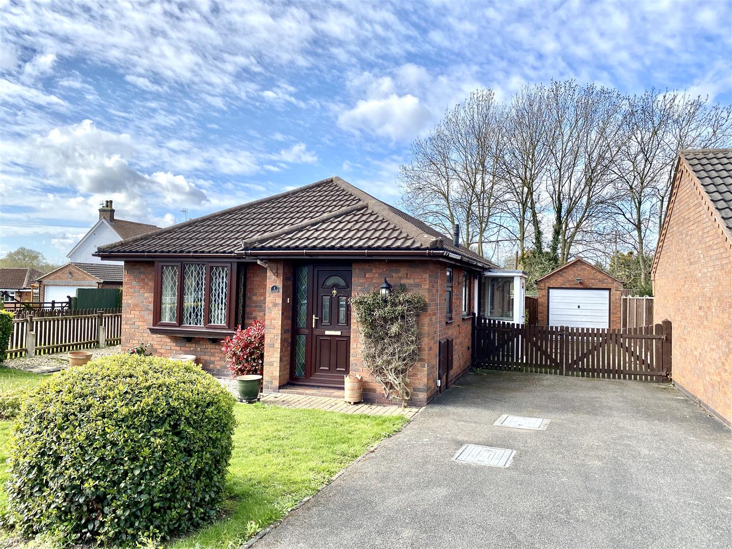 2 bedroom property for sale in Penswick Grove, Coddington, Newark £