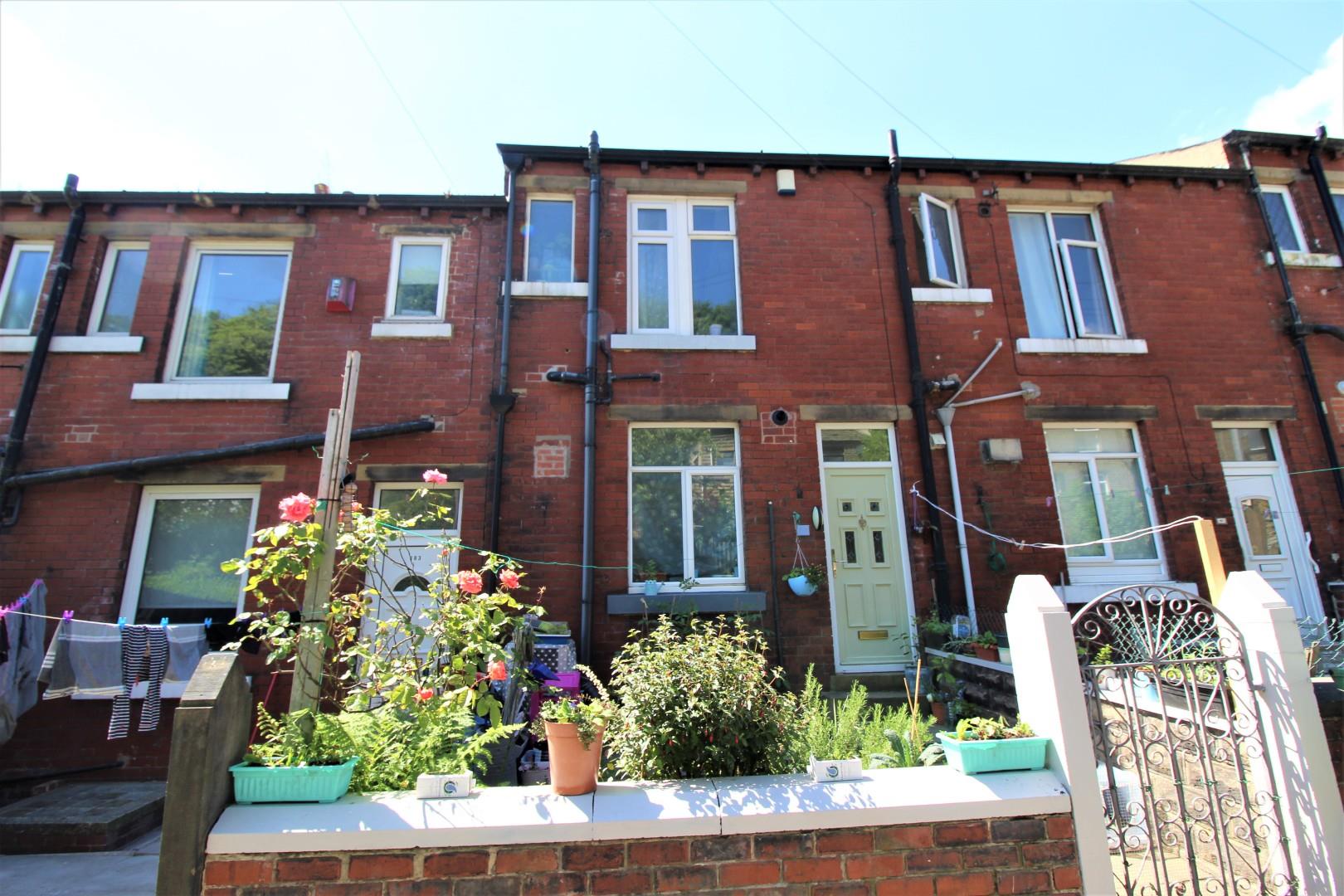 2 bedroom property for sale in Halifax Old Road, Huddersfield £85,000