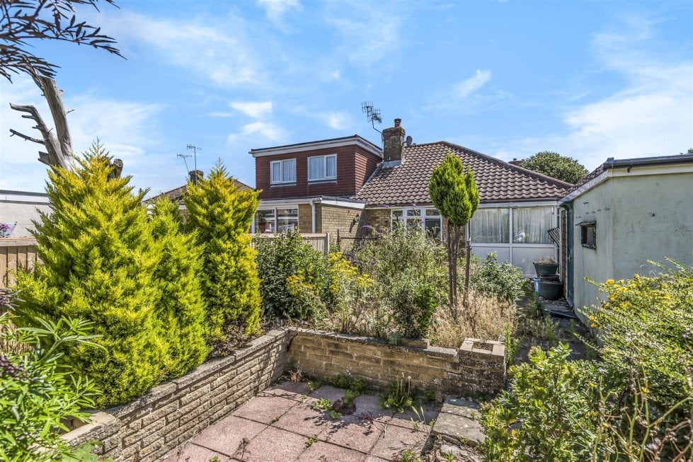 2 bedroom property for sale in Crown Road, ShorehamBySea £275,000