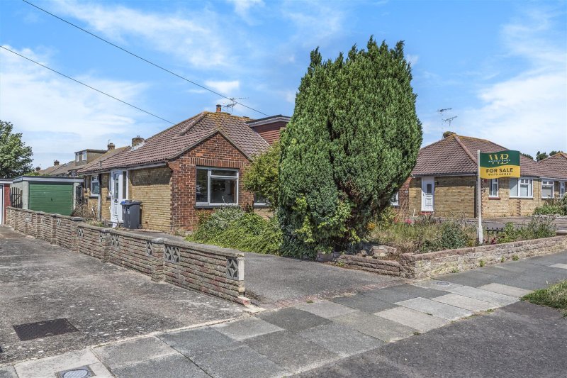 2 bedroom property for sale in Crown Road, ShorehamBySea £275,000