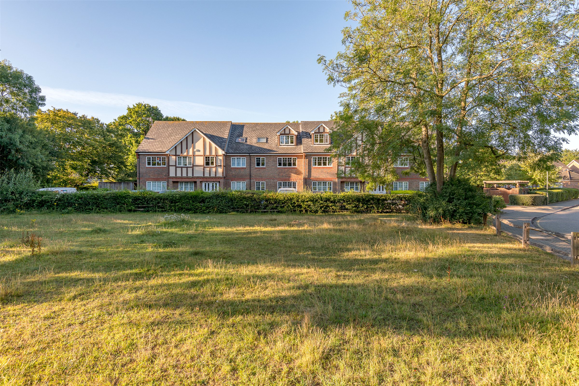 3 bedroom property for sale in Aldeburgh House, Suffolk Close, Horley