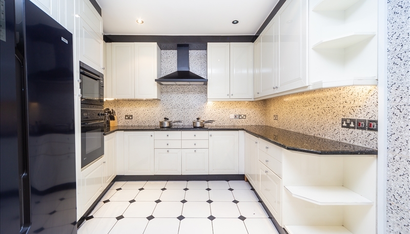 Newly Refurbished  Five Bedroom Apartment  To Let  Strathmore Court  St Johns Wood  NW8 Image 3