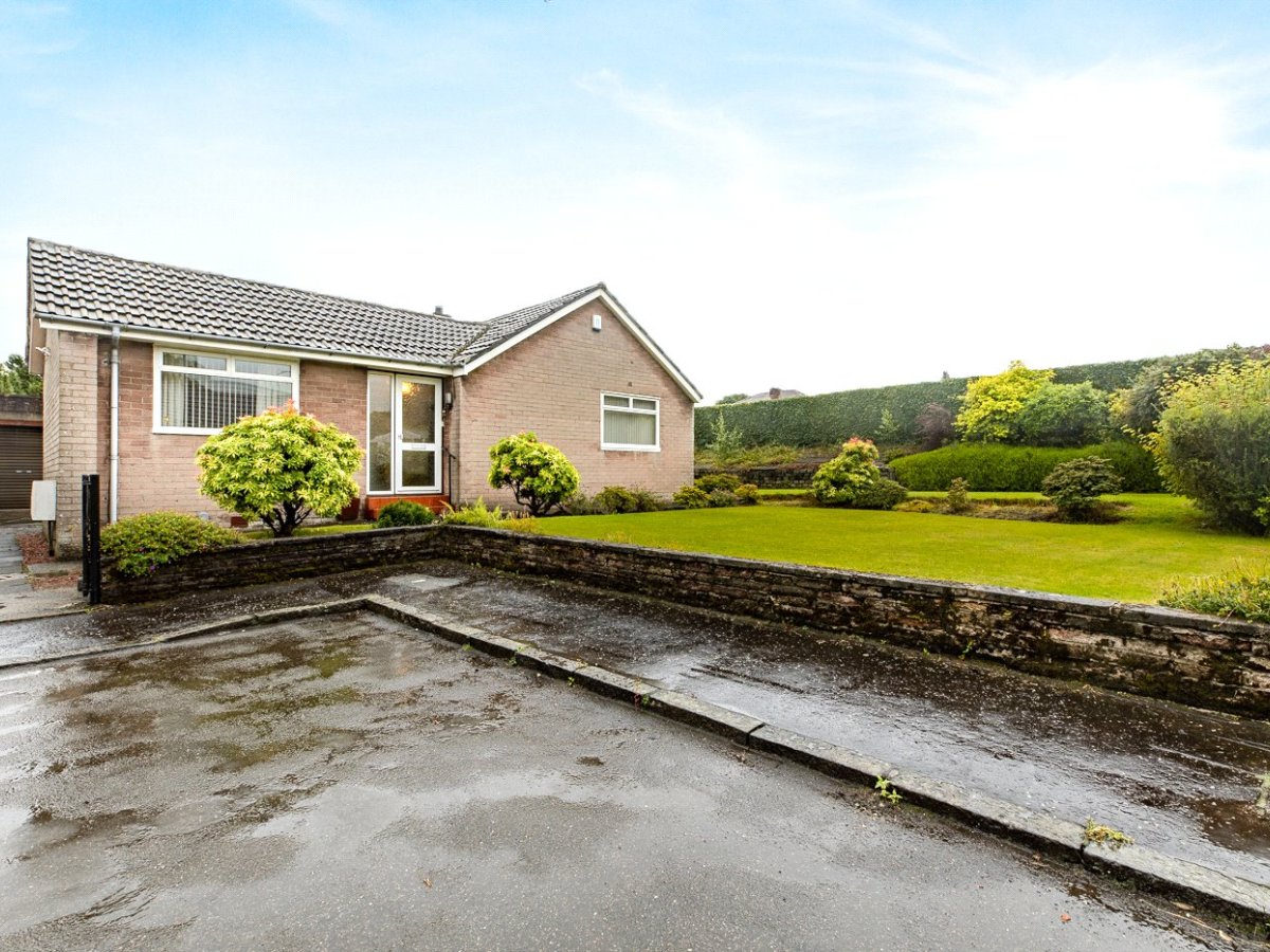 2 bedroom house for sale in Cleddans Crescent, Hardgate, Clydebank, G81