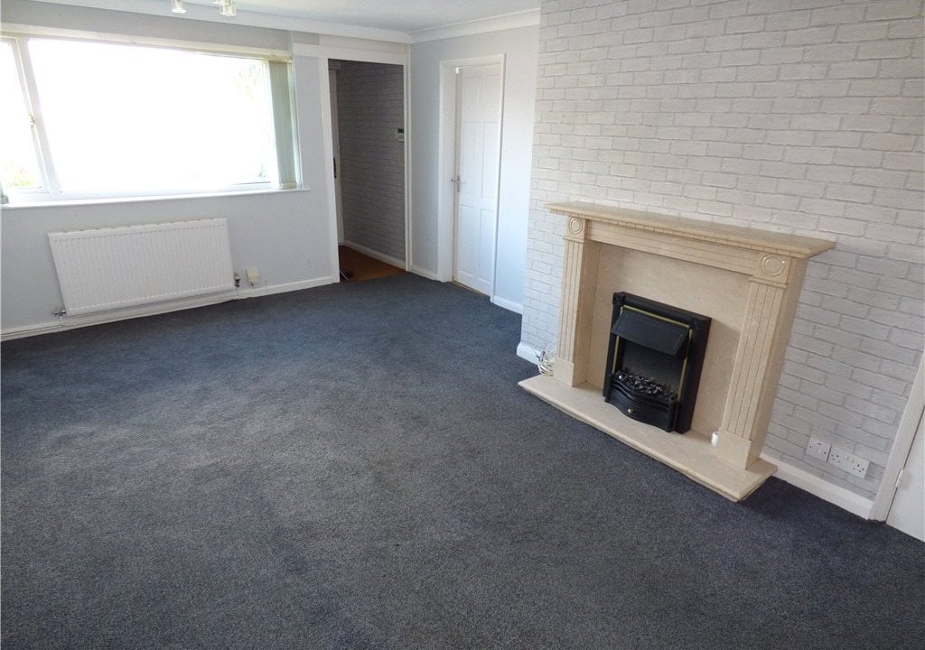 2 bedroom property for sale in Moorhead Crescent, Shipley, West Yorkshire, BD18 £189,950
