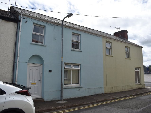 2 bedroom property for sale in Orchard Buildings, Pembroke