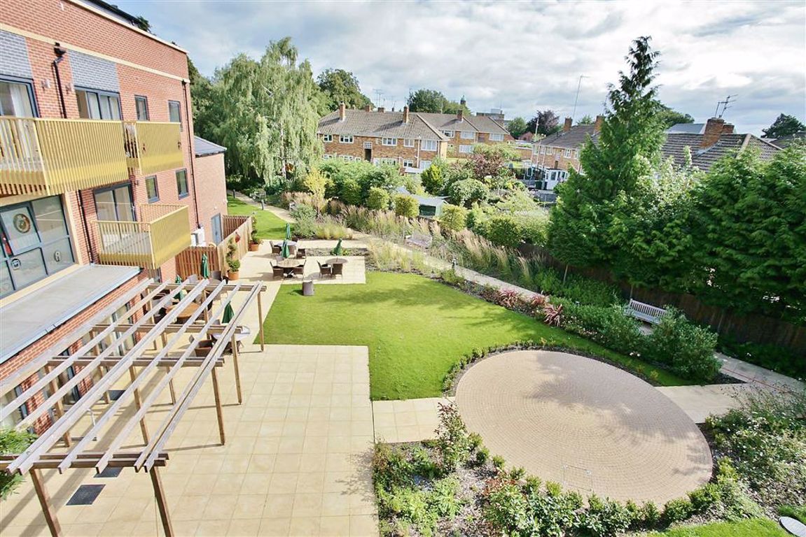 1 bedroom property for sale in Park Gardens, Banbury £149,998