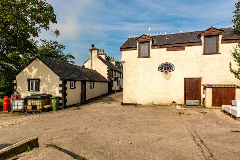 3 bedroom property for sale in Gwalchmai, Holyhead, Sir Ynys Mon, LL65