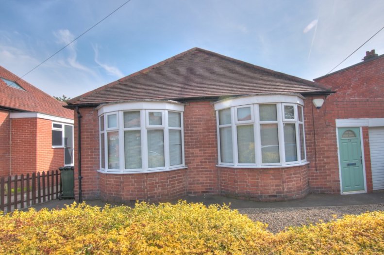 2 bedroom bungalow for sale in Ashleigh Road, Denton Burn, Newcastle