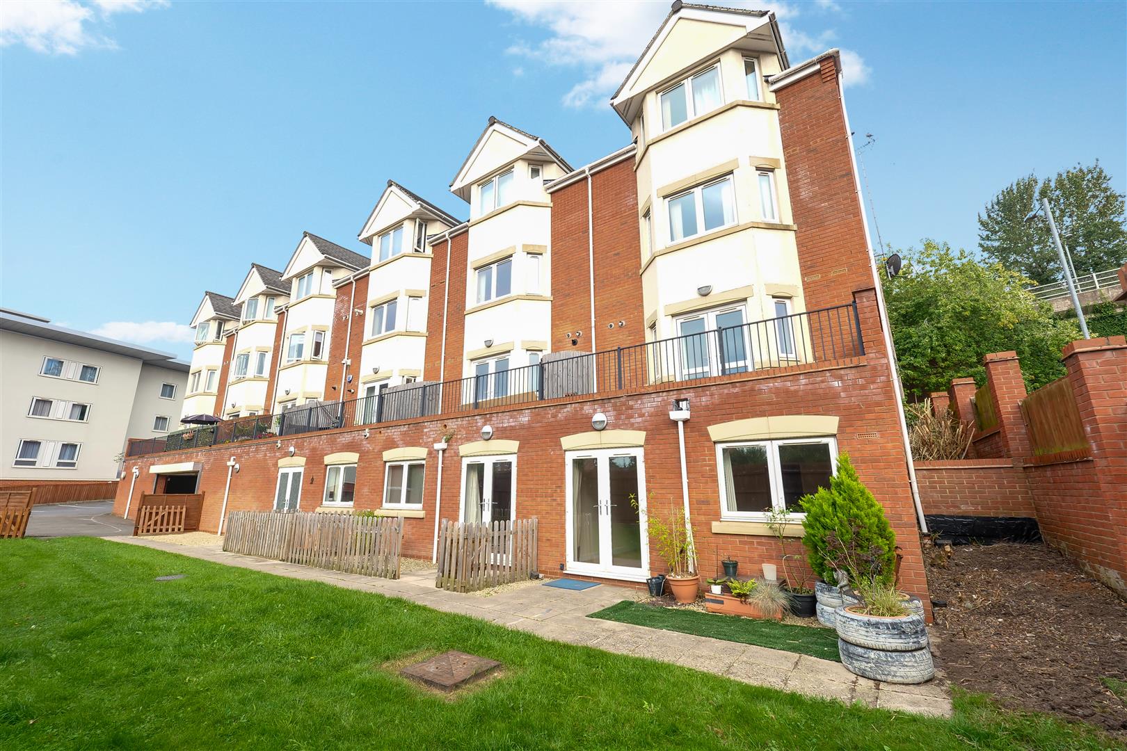 2 bedroom property for sale in Hewell Road, Redditch £160,000