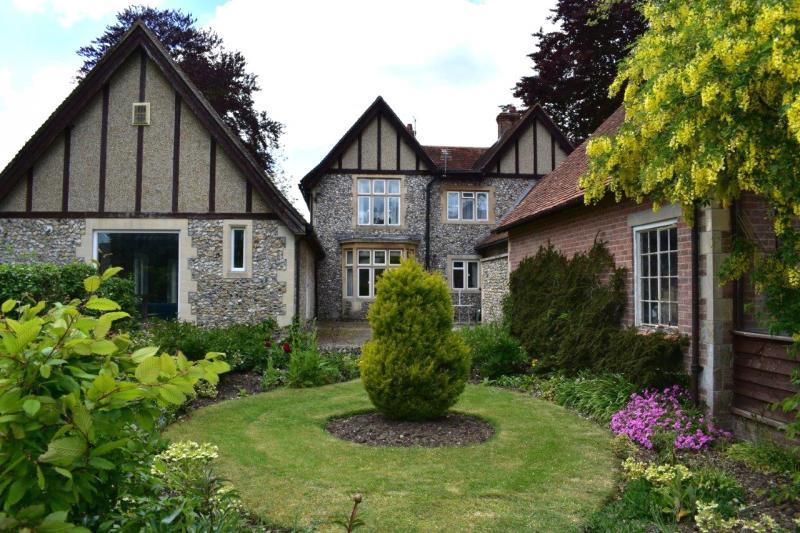 5 bedroom property for sale in Salisbury Road, Hungerford Guide price £1,100,000