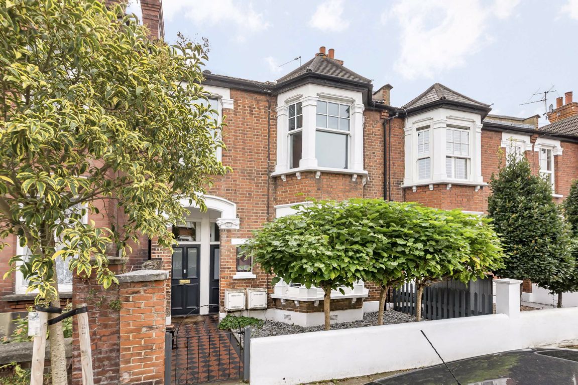 Jacksons 3 bedroom property for sale in Cambray Road, Balham £725,000
