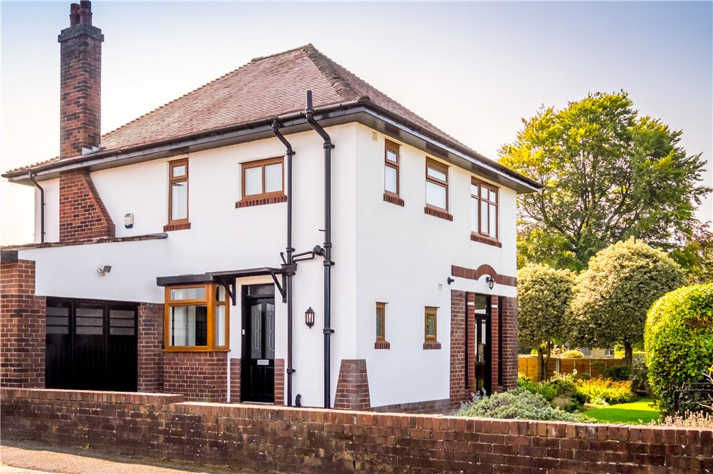 4 bedroom property for sale in Hullen Edge Road, Elland, HX5 Guide