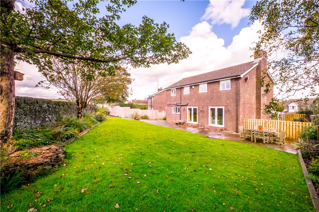 4 bedroom property for sale in Heathfield Rise, Rishworth, Sowerby
