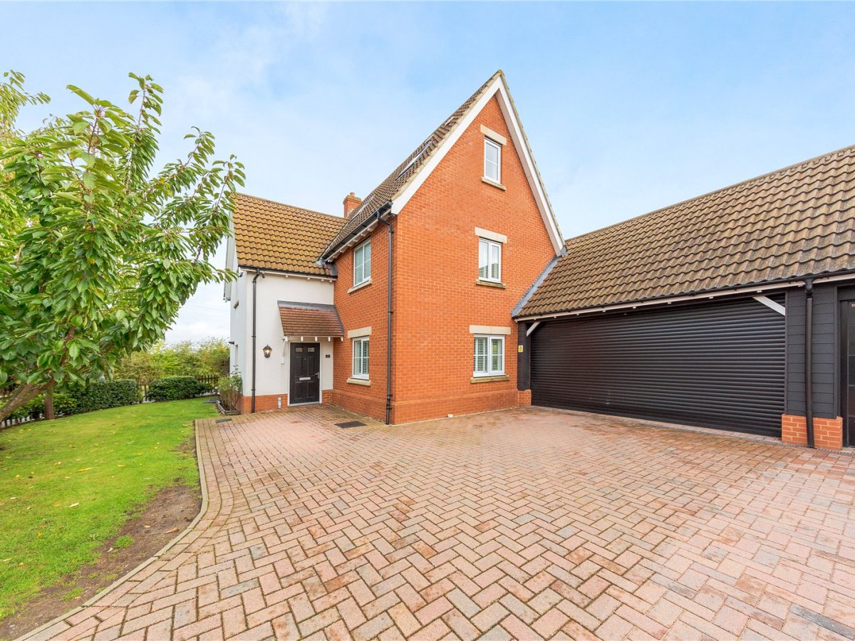 5 bedroom property for sale in Eastfield Road, Laindon, Basildon, SS15