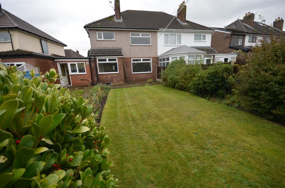 3 bedroom property for sale in Osborne Road, Eccleston, St. Helens £