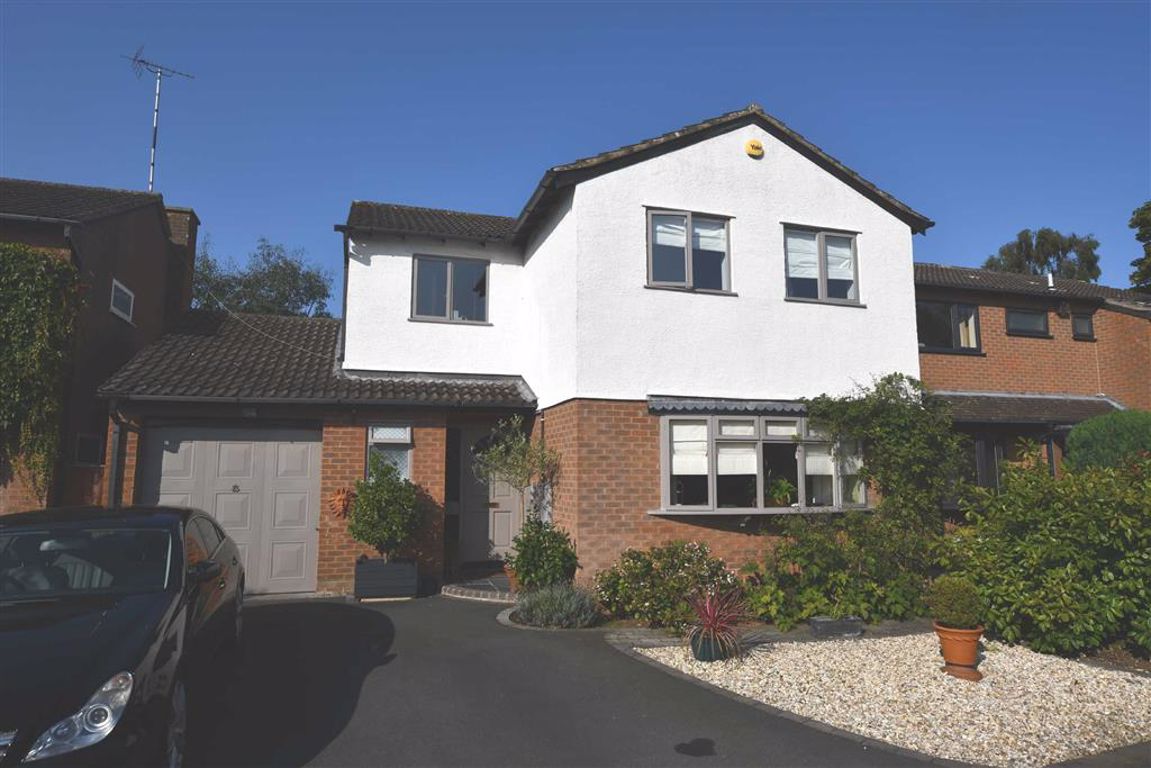 4 bedroom property for sale in Warren Close, Leamington Spa Price