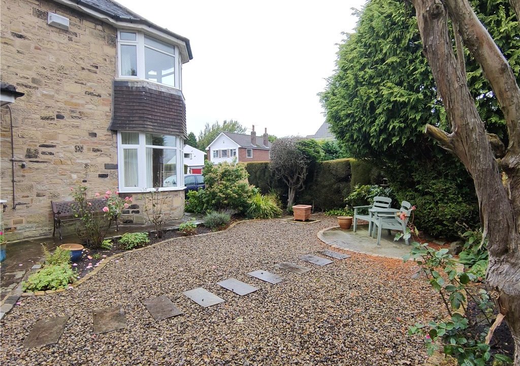 2 bedroom property for sale in Otley Road, Leeds, LS16 Guide price £