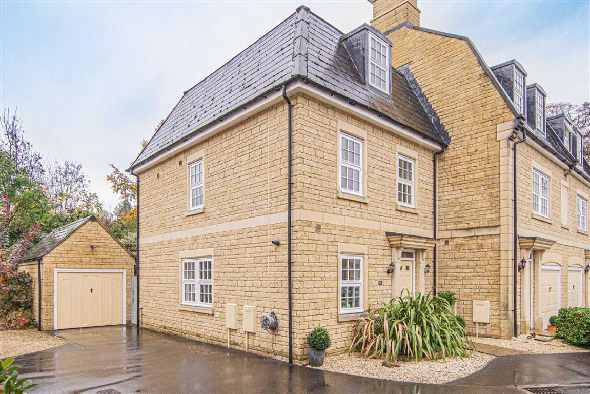 3 bedroom property for sale in Kinner Close, Corsham, Wilshire Guide