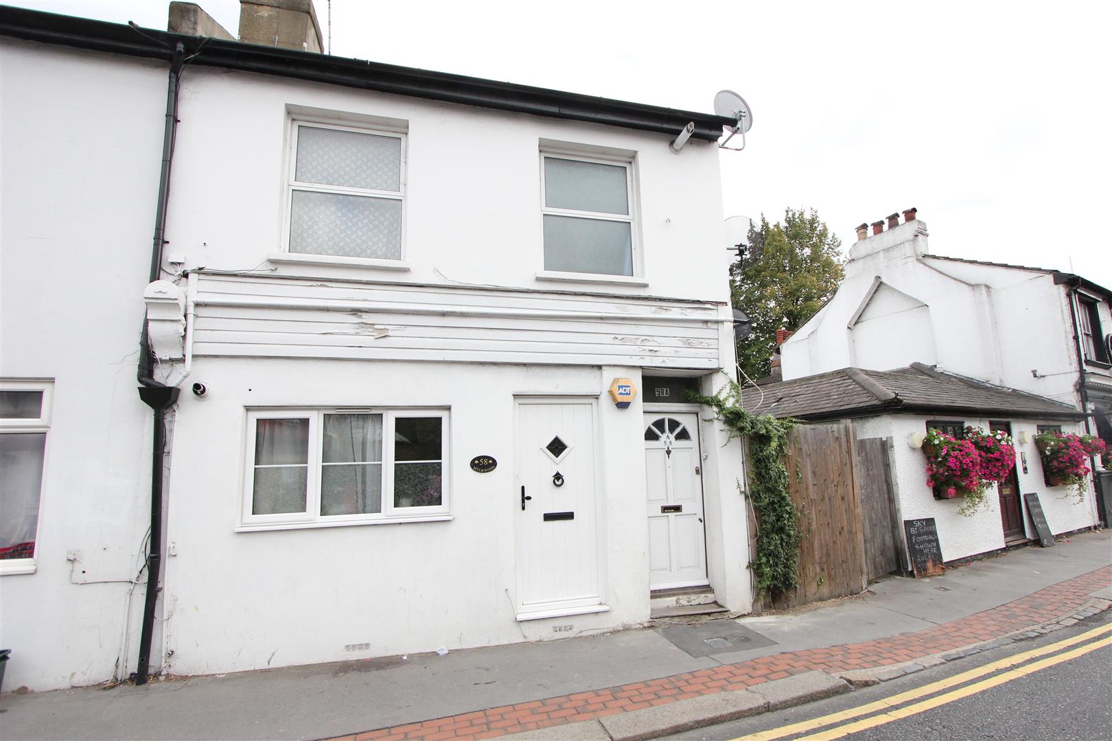 2 bedroom property for sale in Woodside Green, South Norwood £264,000