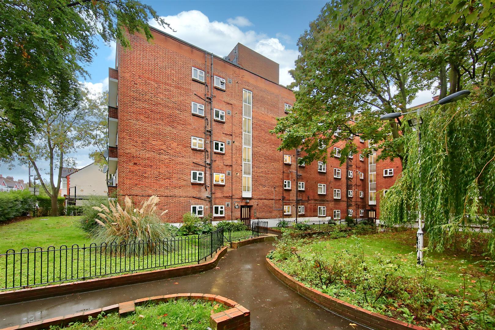 2 bedroom property for sale in Brixton Hill, SW2 £410,000