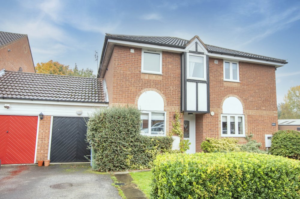 2 bedroom property for sale in Welham Grove, Retford £129,950