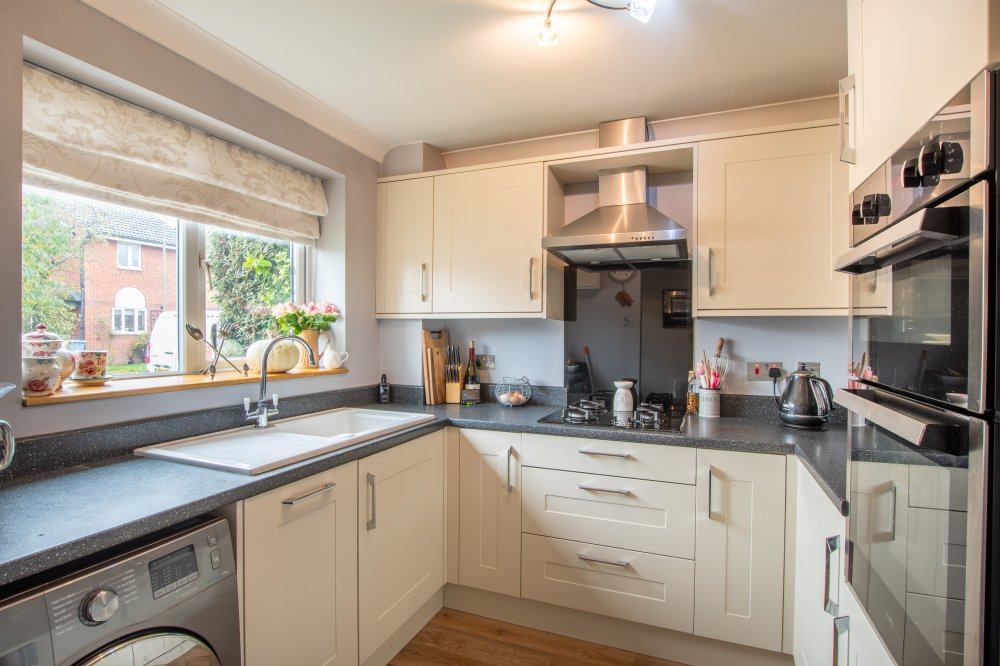 2 bedroom property for sale in Welham Grove, Retford £129,950