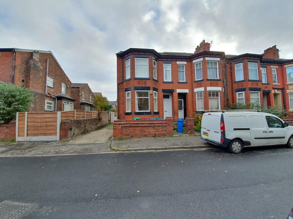3 bedroom property to let in Kensington Avenue, Manchester, M14 £925