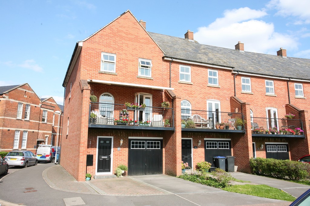 3 bedroom property for sale in Hillier Road, Devizes Guide price £300,000