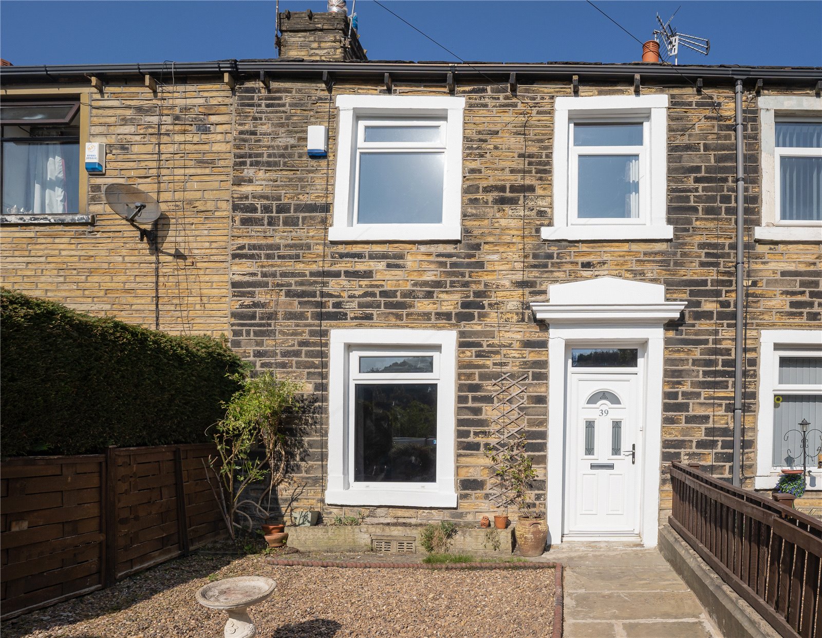 2 bedroom property to let in 39 Almondbury Bank, Huddersfield, HD5 £94 pw