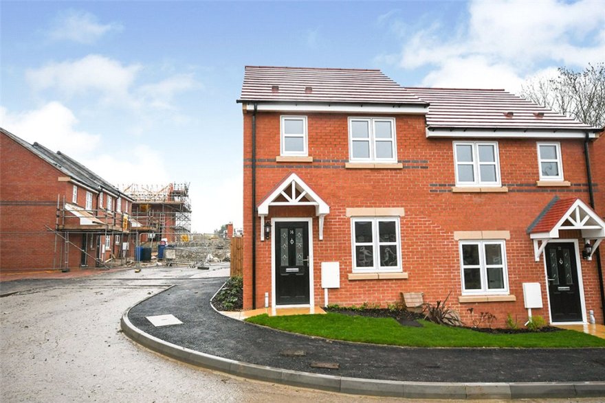 2 bedroom property for sale in Lilac Way, Shirland, Alfreton, DE55 £