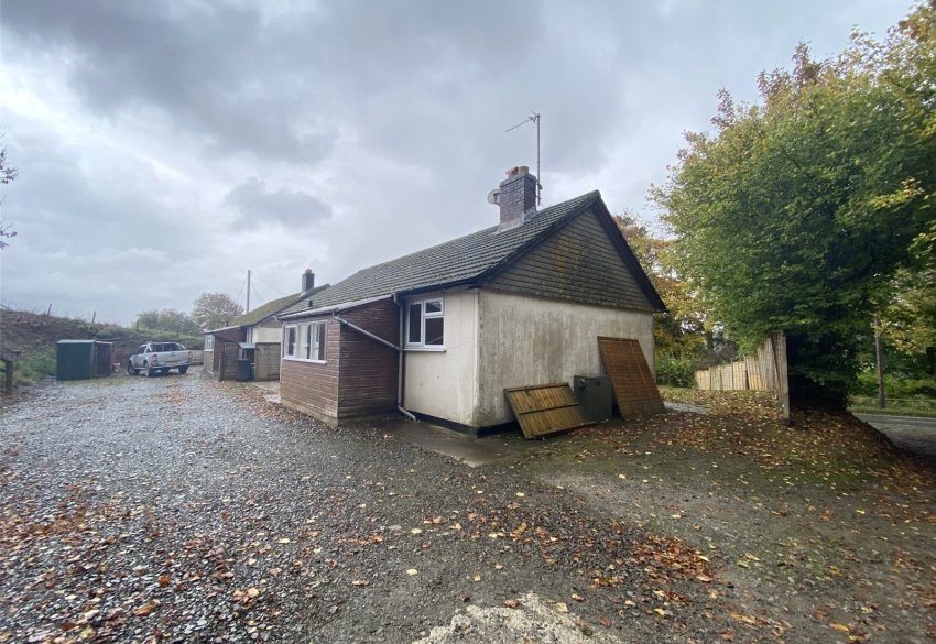 3 bedroom property to let in Gwernaffel Bungalows, Knighton, Powys, LD7