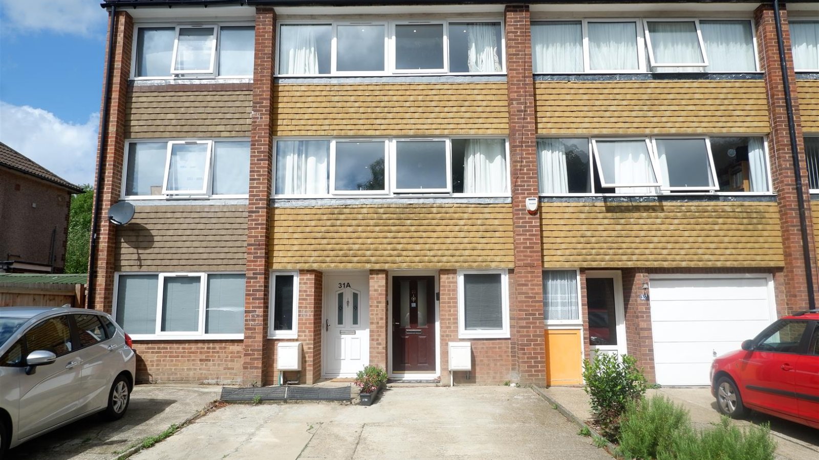 3 bedroom property for sale in Willow Tree Close, Ickenham £550,000