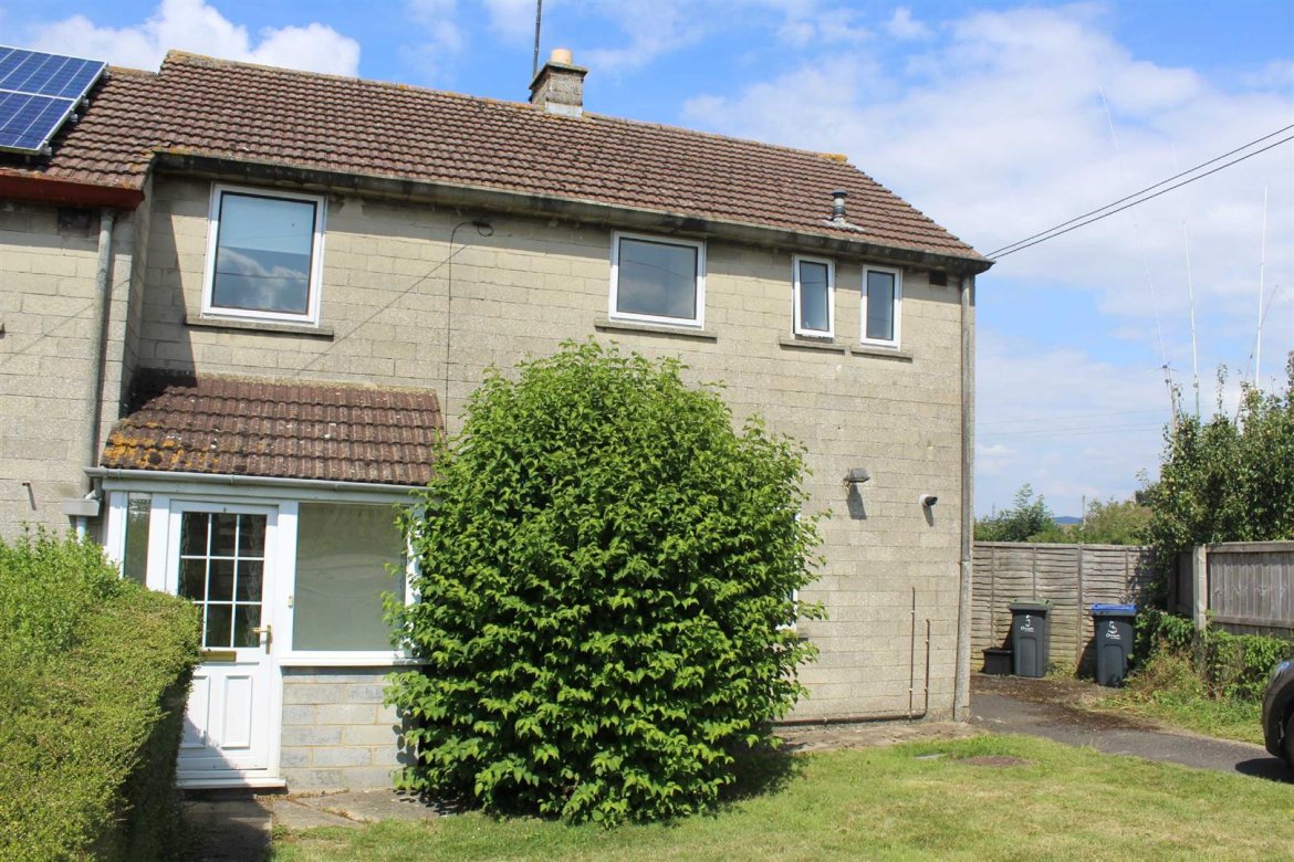 3 bedroom property to let in Dyers Close, Chippenham £800 pcm