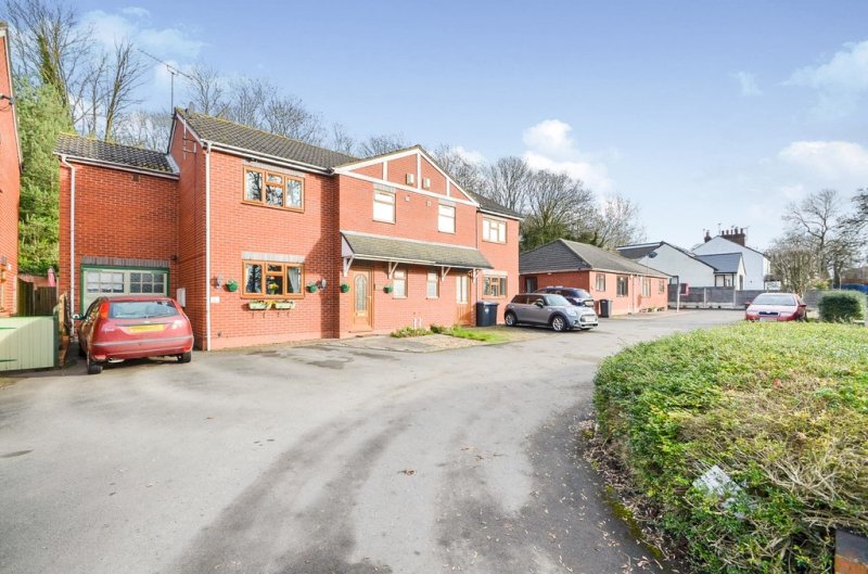 3 bedroom property in Newbold Road, Newbold, Rugby Guide price £249,950