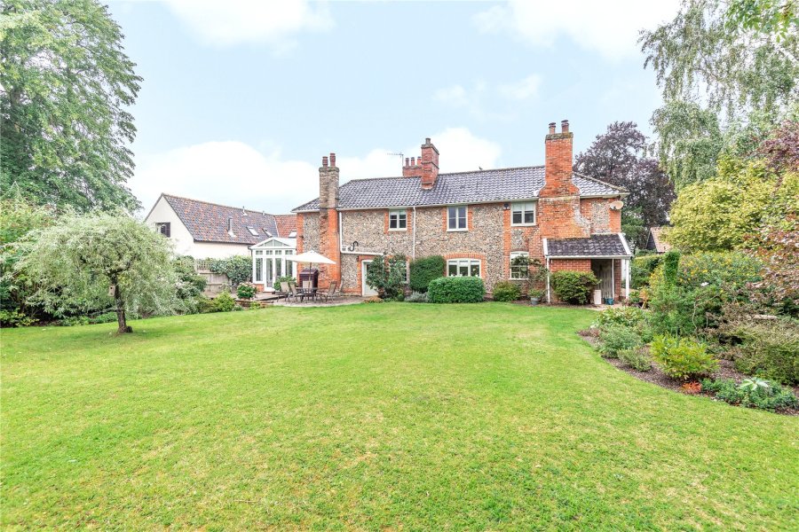 JacksonStops 5 bedroom property for sale in Livermere Road, Great