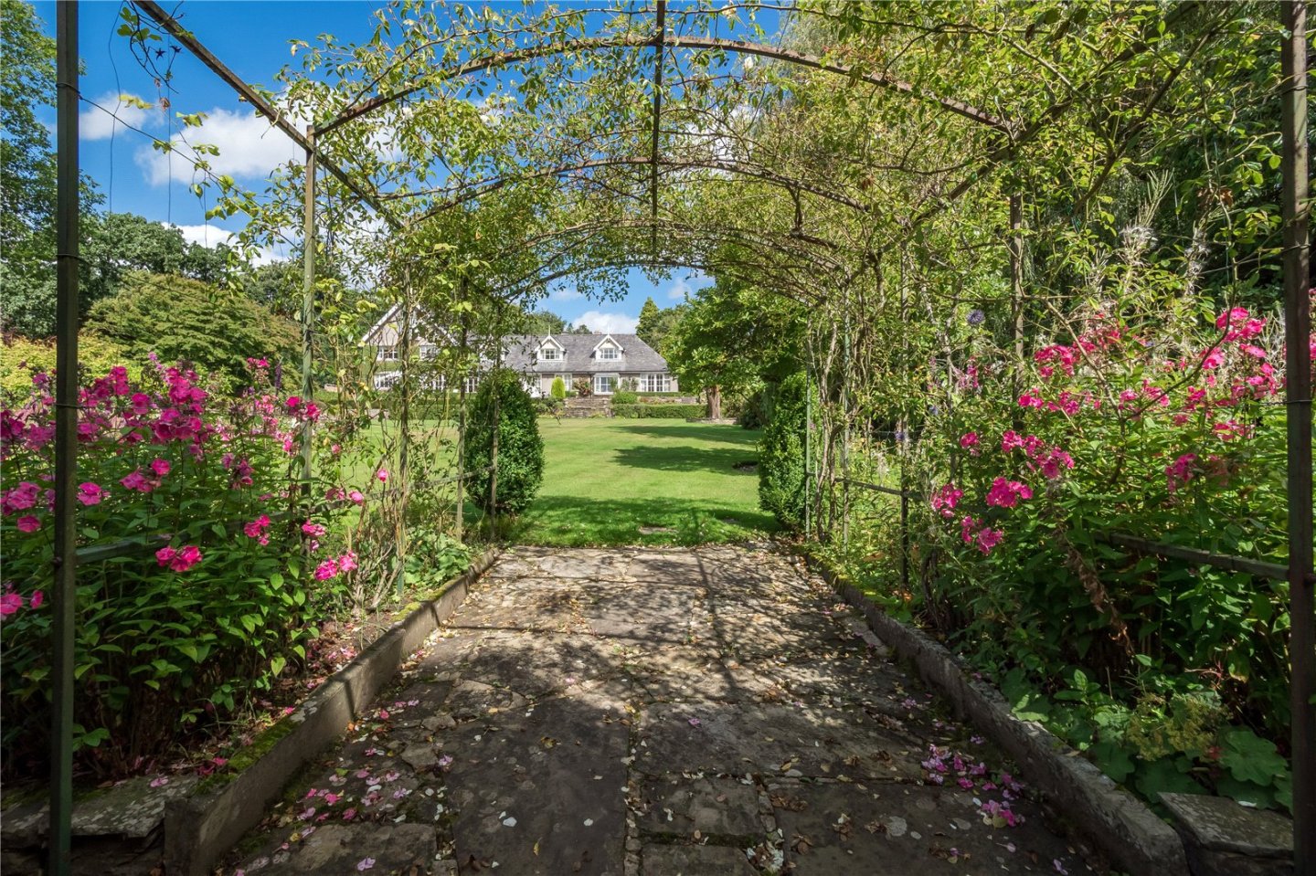 JacksonStops 4 bedroom property for sale in Barrow Lane, Hale, WA15