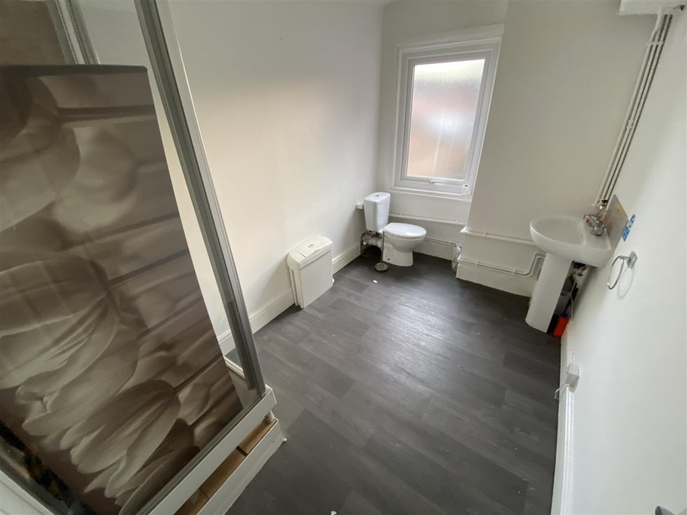 property to let in Elephant Lane Thatto Heath, St. Helens £450 pcm